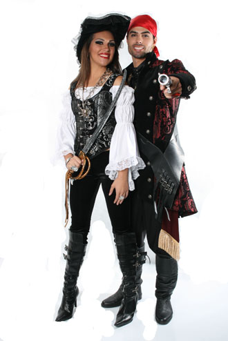 Fantasia Pirata Casal  Fantasia de carnaval casal, Fantasias halloween  casal, Fantasias para festa casal